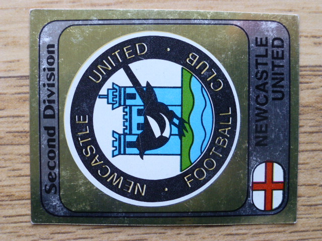 Panini Football 82 Badge - Newcastle United (No.357)
