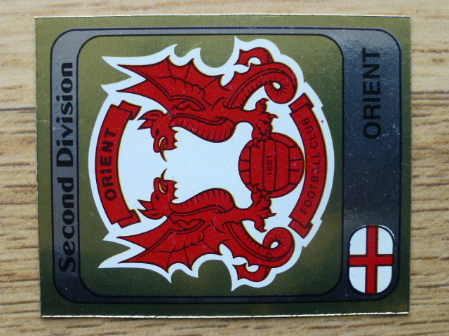 Panini Football 82 Badge - Orient (No.363)