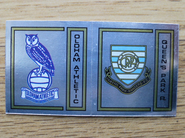 Panini Football 83 Badge - Oldham Athletic/Queen’s Park Rangers (No.381)