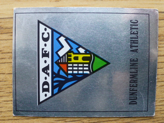 Panini Football 90 Badge - Dunfermline Athletic (No.382)